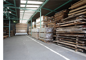 中田木材の木材倉庫