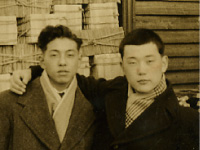 当時学友だった初代社長である中田勇と現会長の島津明
